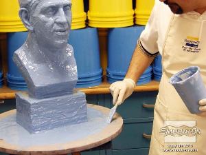 לחיצה להגדלת תמונה יש למרוח את הפוליאוריטן גם על בסיס העבודה ליצירת 