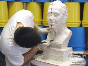 לחיצה להגדלת תמונה קו שלישי מצוייר בחלק הקדמי של הראש, מתחיל מלמעלה דרך מרכז האף והסנטר עד לקצות התבנית. 