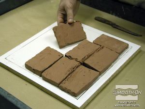 לחיצה להגדלת תמונה מכינים מיטת חימר בעובי 2 ס