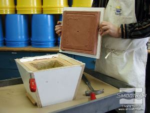 לחיצה להגדלת תמונה מסירים את לוח הבסיס בזהירות.