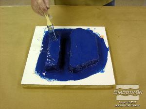 לחיצה להגדלת תמונה לאחר כיסוי של המודל ומשטח העבודה יש להמתין כ 60 דקות עד שהחומר יהיה שוב דביק. 