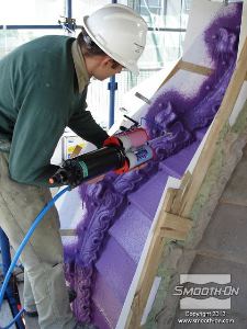 לחיצה להגדלת תמונה לאקדח התזה EZ-Spray® Jr יכולת תמרון גבוהה המאפשרת התזה של סיליקון לזוויות שליליות (אנדרקאטים) ולמקומות קשים להגעה.