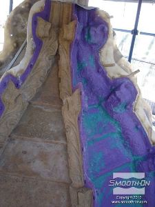 לחיצה להגדלת תמונה לאחר שמעיל התמיכה התמצק לגמרי, מסירים את חלקיו השונים וחושפים את תבנית הסיליקון  E-Z Spray® וסיליקון למריחה Smooth-Sil® 930.