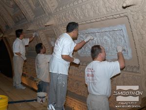 לחיצה להגדלת תמונה שיכבת המריחה הראשונה של פוליאוריטן Brush-on 40 היא דקה ביותר.