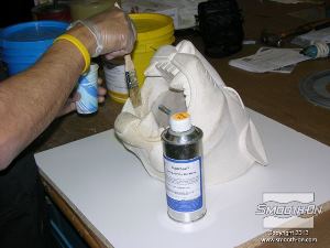 לחיצה להגדלת תמונה אוטמים את המודל ואת החימר בעזרת חומר אטימה SuperSeal.