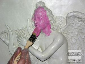 לחיצה להגדלת תמונה מריחת הסיליקון על המודל