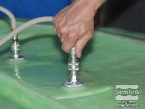 לחיצה להגדלת תמונה משתמשים בואקום כדי ליצור את החלק.