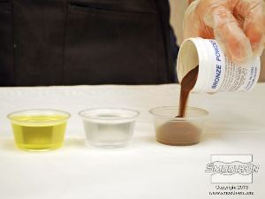 לחיצה להגדלת תמונה מכניסים כמות שווה לפי נפח של אבקת ברונזה.