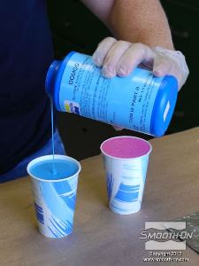 לחיצה להגדלת תמונה מודדים כמות שווה לפי נפח של מקשה סיליקון ליציקה Oomoo® 30.