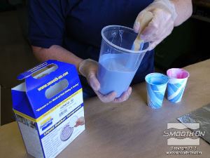 לחיצה להגדלת תמונה מערבבים בקפידה במשך דקה נוספת ומוודאים שוב שאין קווי צבע בתערובת.