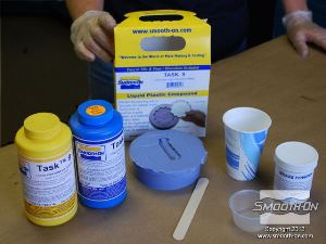 לחיצה להגדלת תמונה מסדררים את כל הכלים והחומרים הדרושים לתהליך היציקה.