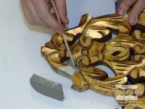 לחיצה להגדלת תמונה יתכן ויהיה צורך להשתמש בכלי כלשהו כדי לנקות את המודל לגמרי מחימר.