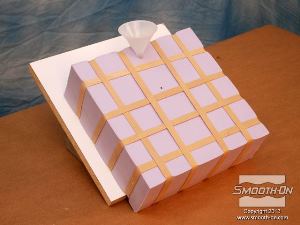 לחיצה להגדלת תמונה מחזירים את משפך הפלסטיק למקומו.