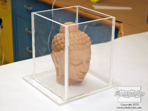 לחיצה להגדלת תמונה כאשר המסגרת מוכנה והמודל מוכן במקומו, אפשר להתחיל לשפוך את סיליקון הMold Star® 15.