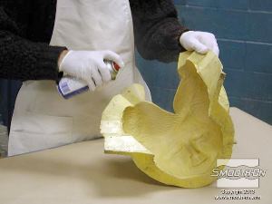 לחיצה להגדלת תמונה מרססים על התבנית חומר הפרדה Ease Release® 200.