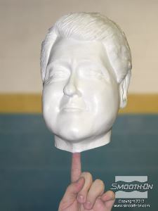 לחיצה להגדלת תמונה היציקה מוכנה לגימור וצביעה עבור התצוגה. שילוב שרף הSmooth-Cast® 65D עם קץף הFoam-iT!® 5  מבטיח שיציקות אלו כמעט בלתי-הריסות. כל יציקה ממולאת בקצף שוקלת 0.9 ק