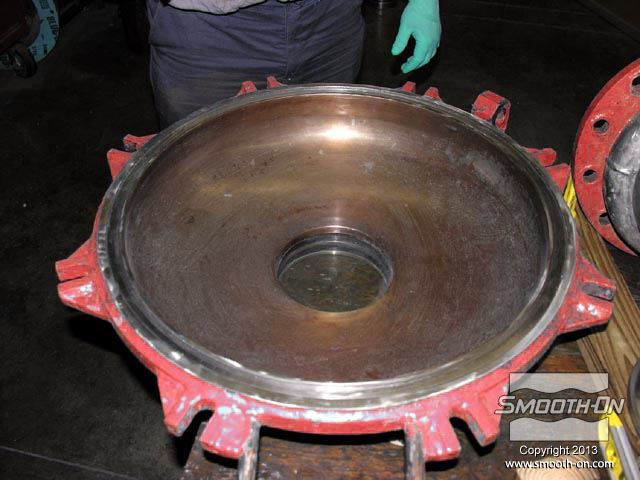 מכינים את משטח המתכת ע"י שיוף שלו ומנקים אותו עם ממס.