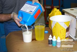 לחיצה להגדלת תמונה מודדים כמות שווה לפי נפח של המקשה.