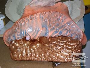 לחיצה להגדלת תמונה כעת מורידים את תבנית הסיליקון Rebound 25 מהיציקה.