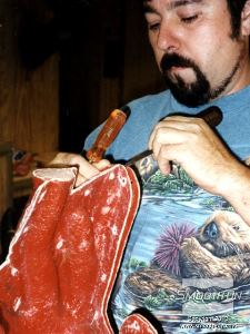 לחיצה להגדלת תמונה מסירים בזהירות את מעיל התמיכה בזהירות מהקרניים. לא מסירים את הקרניים מהבסיס!