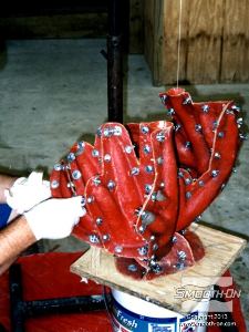 לחיצה להגדלת תמונה יוצקים למעיל התמיכה סיליקון להכנת תבניות Mold Max® 30 בזרם ארוך ודק.