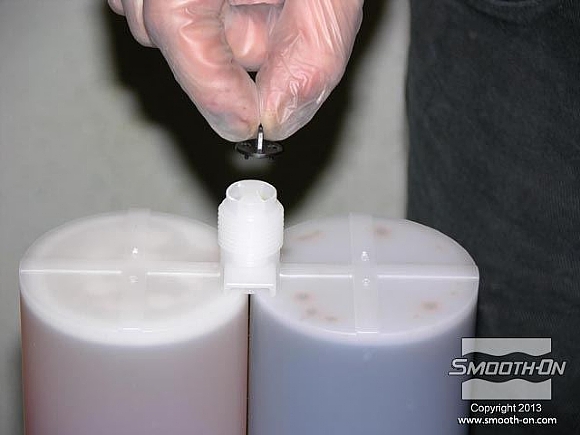 לחיצה להגדלת תמונה מכניסים מייצב זרימה (כלול) לפני שמוחברים את המיקסר הסטטי.