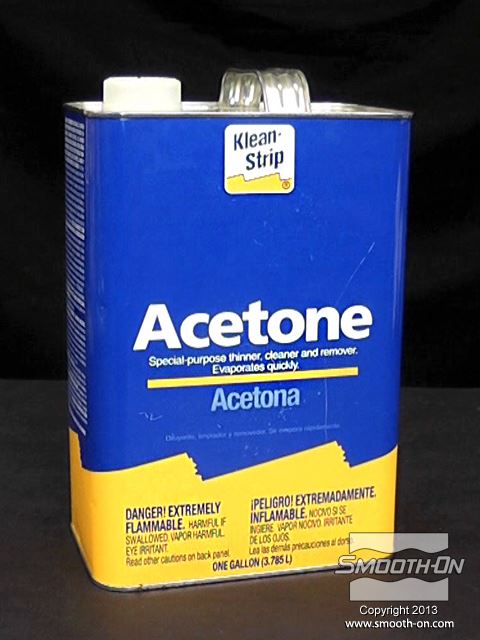 לחיצה להגדלת תמונה ממיסים את שאריות הקלקר בעזרת אצטון. אזהרה: יש לעבוד עם האצטון לפי הוראות הבטיחות הכתובות עליו.