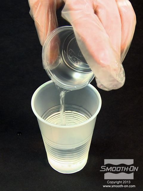 לחיצה להגדלת תמונה במקרה זה, כיוון שקשה להגיע לכל הזרועות, משתמשים בחומר הפרדה נוזלי. מערבבים איזופרופאנול עם סבון כלים ביחס ערבוב 2Isopropanol : 1Soap לפי נפח.