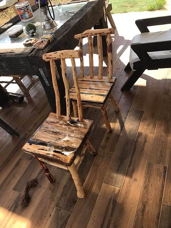 לחיצה להגדלת תמונה פינת אוכל מושקעת ביותר עם 53 ליטר של ציפוי אפוקסי קריסטלי