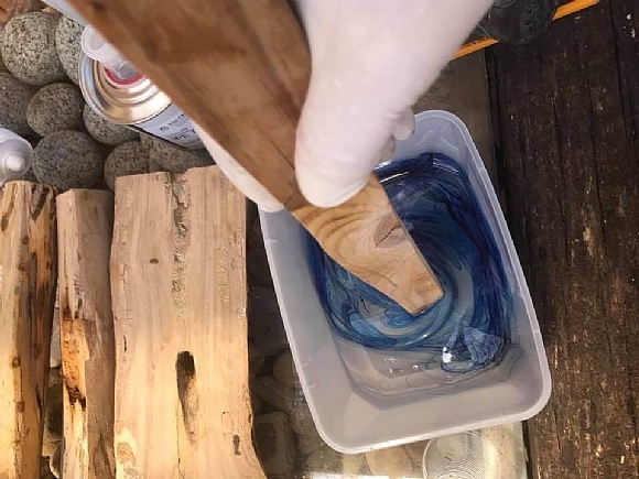 לחיצה להגדלת תמונה פינת אוכל מושקעת ביותר עם 53 ליטר של ציפוי אפוקסי קריסטלי