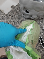 מורן השתמש ב Body double silk ליצירת תבנית ראש ולאחר מכן יצק  Smooth Cast 65D