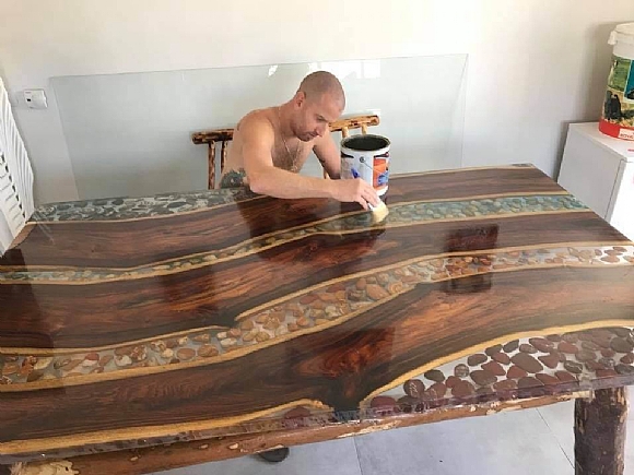 לחיצה להגדלת תמונה פינת אוכל מושקעת ביותר עם 53 ליטר של ציפוי אפוקסי קריסטלי