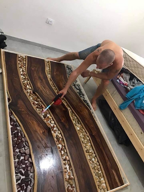 לחיצה להגדלת תמונה פינת אוכל מושקעת ביותר עם 53 ליטר של ציפוי אפוקסי קריסטלי