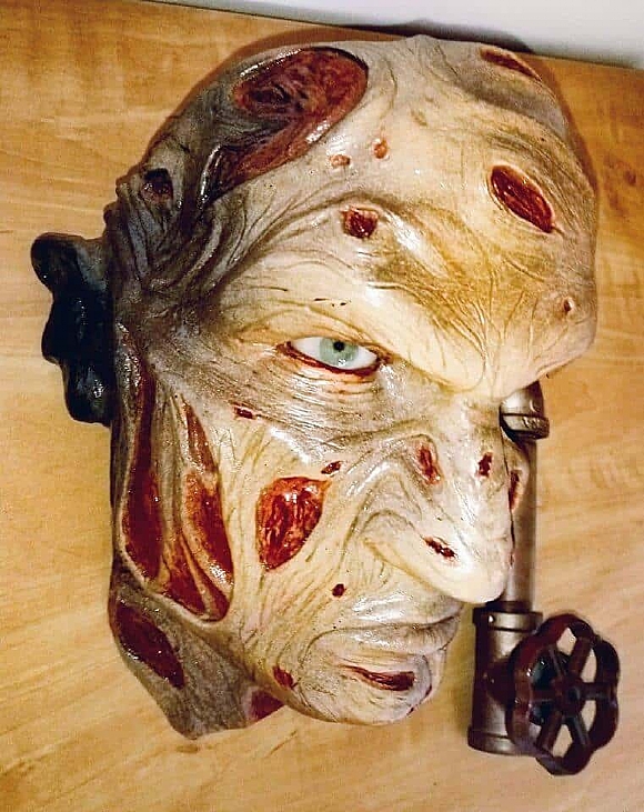 לחיצה להגדלת תמונה הכנת פסל בדמותו של פרדי קרוגר - ליאו בן דוד