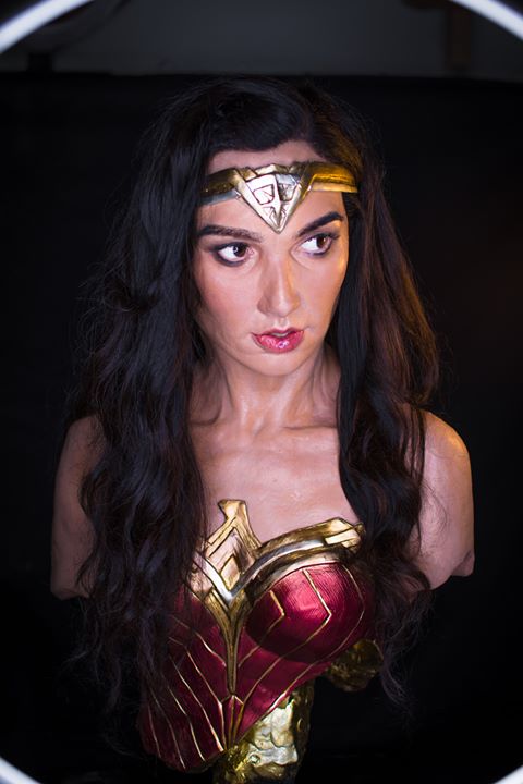 לחיצה להגדלת תמונה וונדר וומן (גל גדות)