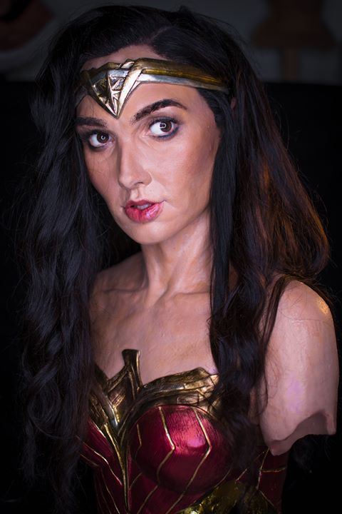 לחיצה להגדלת תמונה וונדר וומן (גל גדות)