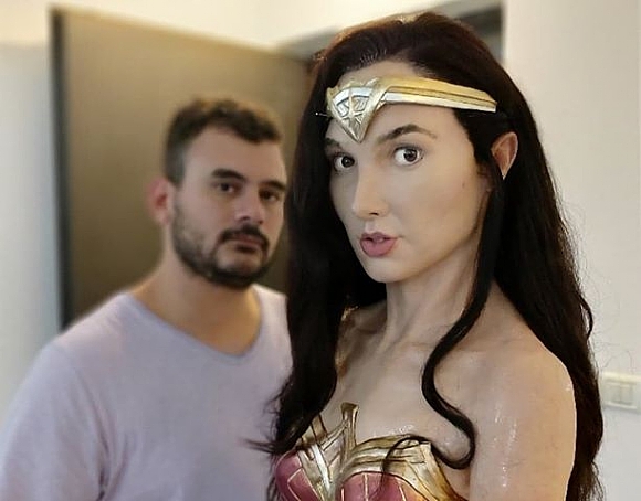 לחיצה להגדלת תמונה וונדר וומן (גל גדות)