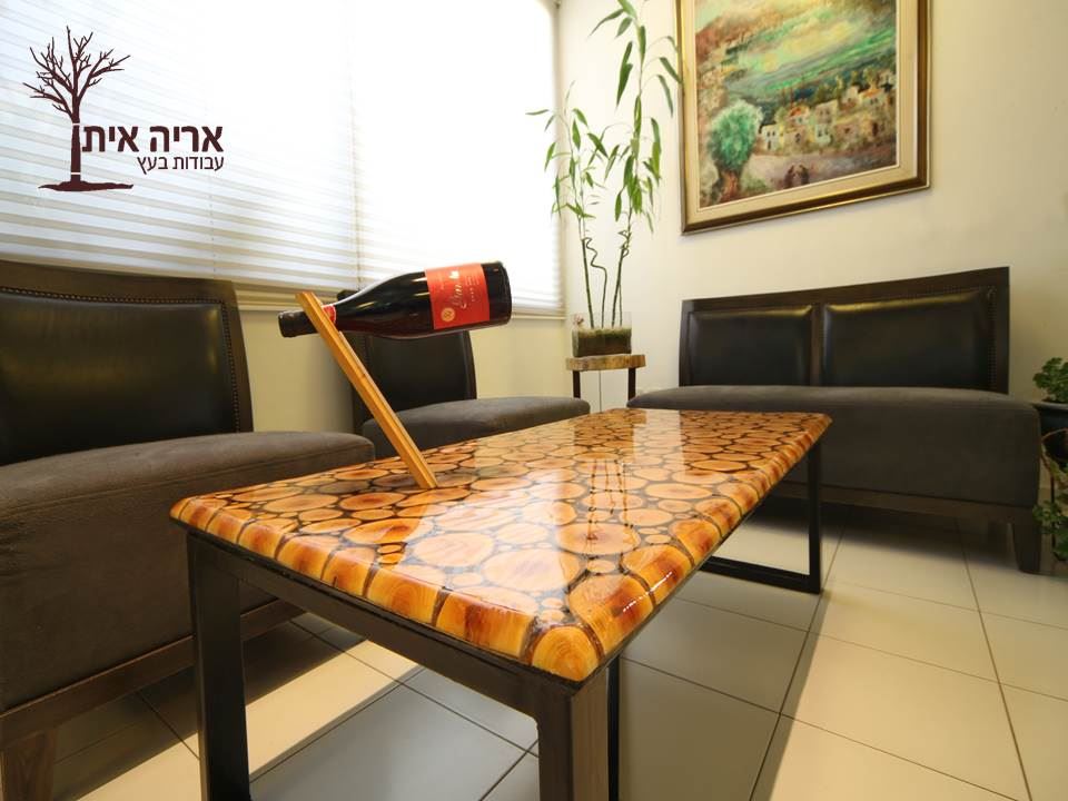 לחיצה להגדלת תמונה שולחן מעוצב במילוי אפוקסי שקוף קריסטלי מבית סרמט - באדיבות אריה איתן