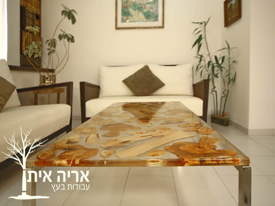 לחיצה להגדלת תמונה  שולחן מעוצב במילוי אפוקסי שקוף קריסטלי מבית סרמט - באדיבות אריה איתן