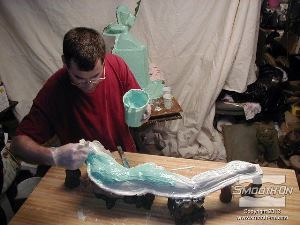 לחיצה להגדלת תמונה משנים את צבע הפוליארויתן בעזרת פיגמנט לפוליאוריתן So-Strong בין שכבה לשכבה כדי להבטיח כיסוי טוב של כל האזורים.