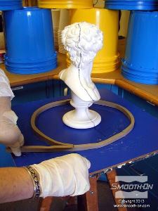 לחיצה להגדלת תמונה טכניקה אופציונלית: ניתן להשתמש בחימר כדי לסמן את האזור בו יהיה מרוח גם העוגן לתבנית על גביב הבסיס. 