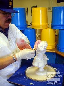 לחיצה להגדלת תמונה מתחילים ביצירת קו ההפרדה בין אזורי ה תבנית גומי פוליאוריתן, מלמעלה למטה.