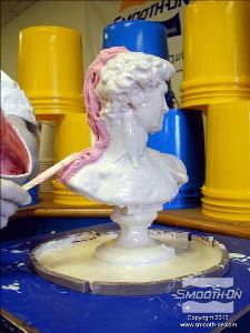 לחיצה להגדלת תמונה בונים את קו ההפרדה בעובי אחיד. נסיון למרוח את כל העובי הרצוי בפעם אחת עלול לגרום ל נזילת החומר .