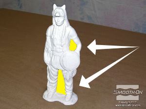 לחיצה להגדלת תמונה אם לא מתייחסים לחללים/ חורים כשמכינים את התבנית, הסיליקון ינעל מכאנית וילכוד את המודל בתוך בלוק הסיליקון המוצק. יצירת 