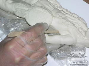 לחיצה להגדלת תמונה חוזרים על אופן ביצוע סתימת הדבק גם עבור החלל השני.