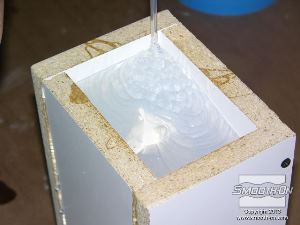 לחיצה להגדלת תמונה ממשיכים לשפוך את ה סיליקון SORTA-Clear® 40 עד שראש המודל מכוסה בלפחות 1.25 ס