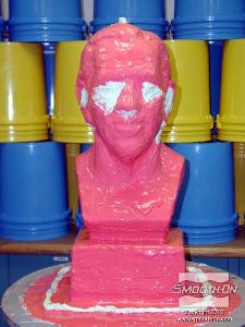 לחיצה להגדלת תמונה ממלאים בשכבה זו שוב גם את השקעים במודל (עיניים, אוזניים ואף).