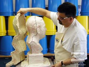 לחיצה להגדלת תמונה מסירים את החלק האחרון של מעיל התמיכה.