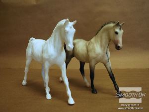 לחיצה להגדלת תמונה פוליאוריתן Smooth-Cast® 300 מעתיק באופן מושלם את כל פרטי המודל המקורי וכעת הוא מוכן לגימור סופי.