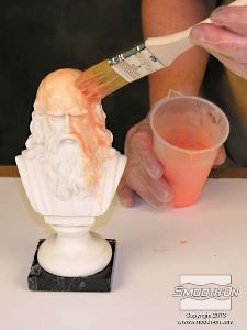 לחיצה להגדלת תמונה מורחים על המודל שכבה ראשונה דקה מאוד. דואגים למרוח גם את כל הפרטים היותר עמוקים במודל.